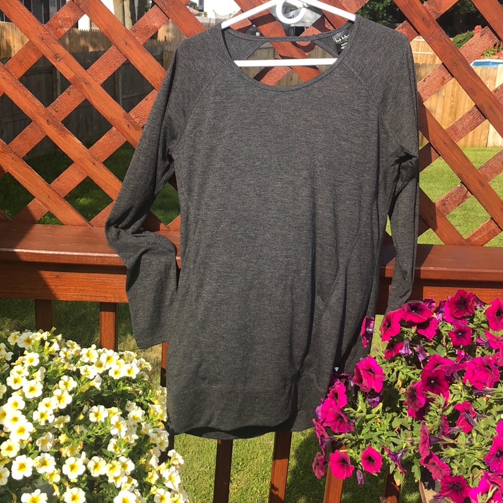 Long sleeve athletic top Nicole Miller medium